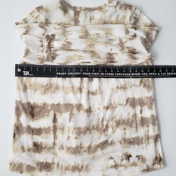 AMERICAN RAG Framed Henley Tie Dye Top - Picture 9 of 10